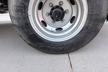 ����Ծ�� ��ԽC300 ��ֵ�� 2.3L���� 142���� ���5�� 3.7�׵��������ῨͼƬ