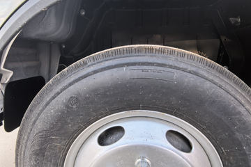 ����Ծ�� ��ԽC300 ��ֵ�� 2.3L���� 142���� ���5�� 3.7�׵��������ῨͼƬ