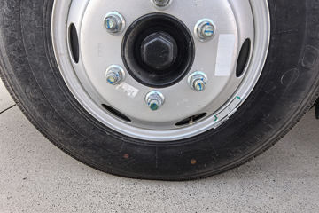 ����Ծ�� ��ԽC300 ��ֵ�� 2.3L���� 142���� ���5�� 3.7�׵��������ῨͼƬ