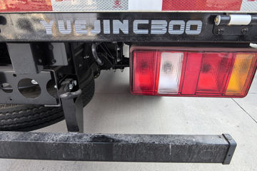 ����Ծ�� ��ԽC300 ��ֵ�� 2.3L���� 142���� ���5�� 3.7�׵��������ῨͼƬ