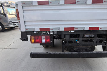 ����Ծ�� ��ԽC300 ��ֵ�� 2.3L���� 142���� ���5�� 3.7�׵��������ῨͼƬ