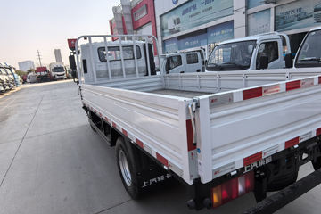 ����Ծ�� ��ԽC300 ��ֵ�� 2.3L���� 142���� ���5�� 3.7�׵��������ῨͼƬ