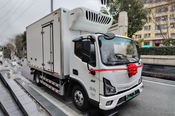 福田欧马可智蓝ES1 4x2 4.08米单排纯电动冷藏车 亿纬140.15kWh