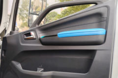 福田欧马可智蓝ES1 4x2 4.08米单排纯电动冷藏车 亿纬140.15kWh