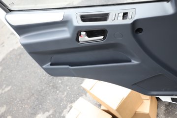 �ɵ��³�MV3 2L CNG 122���� ������5�� 4.15�׵��������ῨͼƬ