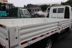 飞碟奥驰MV3 2L CNG 122马力 万里扬5档 4.15米单排栏板轻卡 飞碟奥驰MV3 2L CNG 122马力 万里扬5档 4.15米单排栏板轻卡