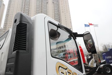 �������ó�����G300 Rro 2.5L���� 180���� ��ʿ��8�� 4.2�׵�����ʽ�ῨͼƬ