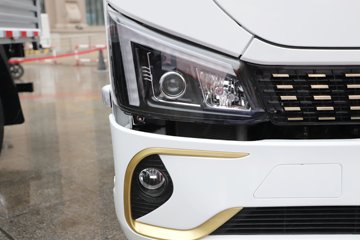 �������ó�����G300 Rro 2.5L���� 180���� ��ʿ��8�� 4.2�׵�����ʽ�ῨͼƬ