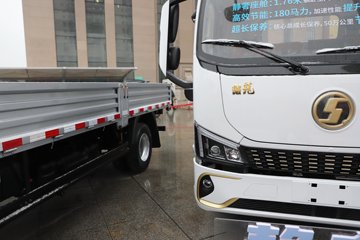 �������ó�����G300 Rro 2.5L���� 180���� ��ʿ��8�� 4.2�׵�����ʽ�ῨͼƬ