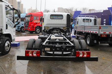 �������ó�����G300 Rro 2.5L���� 180���� ��ʿ��8�� 4.2�׵�����ʽ�ῨͼƬ