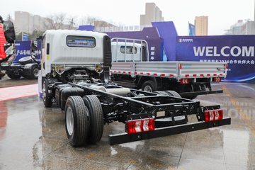 �������ó�����G300 Rro 2.5L���� 180���� ��ʿ��8�� 4.2�׵�����ʽ�ῨͼƬ