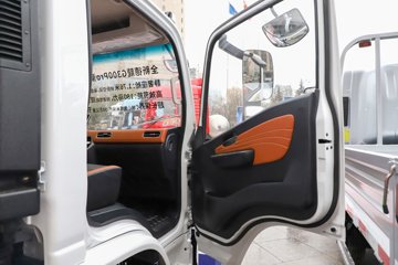 �������ó�����G300 Rro 2.5L���� 180���� ��ʿ��8�� 4.2�׵�����ʽ�ῨͼƬ