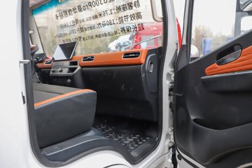 �������ó�����G300 Rro 2.5L���� 180���� ��ʿ��8�� 4.2�׵�����ʽ�ῨͼƬ