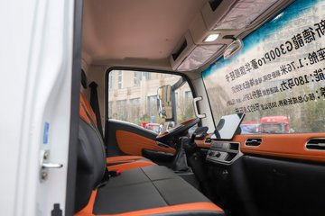 �������ó�����G300 Rro 2.5L���� 180���� ��ʿ��8�� 4.2�׵�����ʽ�ῨͼƬ