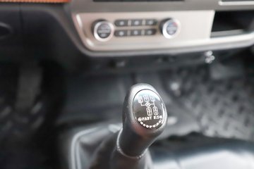 �������ó�����G300 Rro 2.5L���� 180���� ��ʿ��8�� 4.2�׵�����ʽ�ῨͼƬ