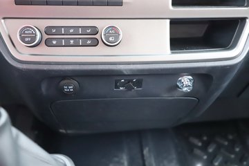 �������ó�����G300 Rro 2.5L���� 180���� ��ʿ��8�� 4.2�׵�����ʽ�ῨͼƬ