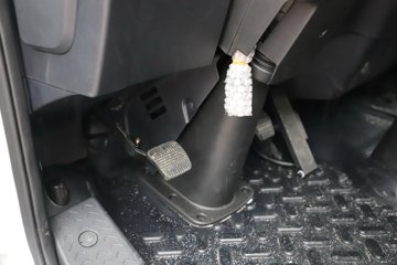 �������ó�����G300 Rro 2.5L���� 180���� ��ʿ��8�� 4.2�׵�����ʽ�ῨͼƬ