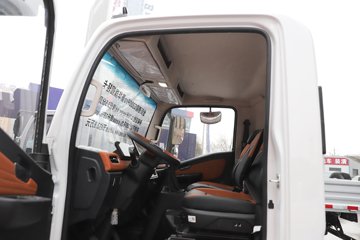 �������ó�����G300 Rro 2.5L���� 180���� ��ʿ��8�� 4.2�׵�����ʽ�ῨͼƬ