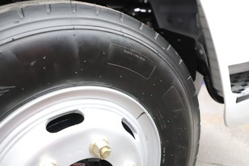 �������ó�����G300 Rro 2.5L���� 180���� ��ʿ��8�� 4.2�׵�����ʽ�ῨͼƬ