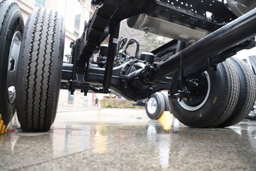 �������ó�����G300 Rro 2.5L���� 180���� ��ʿ��8�� 4.2�׵�����ʽ�ῨͼƬ