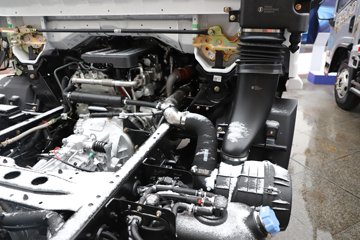 �������ó�����G300 Rro 2.5L���� 180���� ��ʿ��8�� 4.2�׵�����ʽ�ῨͼƬ