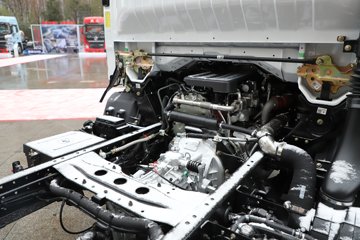 �������ó�����G300 Rro 2.5L���� 180���� ��ʿ��8�� 4.2�׵�����ʽ�ῨͼƬ