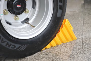 �������ó�����G300 Rro 2.5L���� 180���� ��ʿ��8�� 4.2�׵�����ʽ�ῨͼƬ