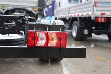 �������ó�����G300 Rro 2.5L���� 180���� ��ʿ��8�� 4.2�׵�����ʽ�ῨͼƬ