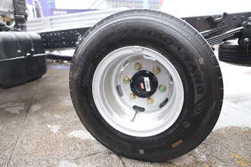 �������ó�����G300 Rro 2.5L���� 180���� ��ʿ��8�� 4.2�׵�����ʽ�ῨͼƬ