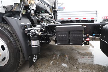 �������ó�����G300 Rro 2.5L���� 180���� ��ʿ��8�� 4.2�׵�����ʽ�ῨͼƬ