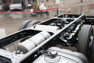 �������ó�����G300 Rro 2.5L���� 180���� ��ʿ��8�� 4.2�׵�����ʽ�ῨͼƬ