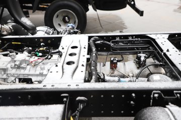 �������ó�����G300 Rro 2.5L���� 180���� ��ʿ��8�� 4.2�׵�����ʽ�ῨͼƬ