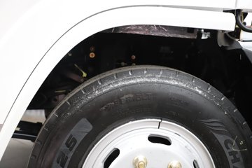 �������ó�����G300 Rro 2.5L���� 180���� ��ʿ��8�� 4.2�׵�����ʽ�ῨͼƬ