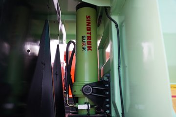 �����ǵ¿�SITRAK G7M  8X4 6.2�״��綯�Ű���ж�� �й�����600kWhͼƬ