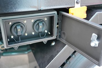 �����ǵ¿�SITRAK G7M  8X4 6.2�״��綯�Ű���ж�� �й�����600kWhͼƬ