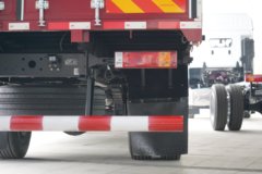 陕汽德龙M5000 7L柴油 350马力 4X2 6.8米仓栅式载货车