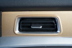 中国重汽成都商用车 V2-X 3L柴油 170马力 4X2 法士特10档 3.8米排半自卸车 中国重汽成都商用车 V2-X 3L柴油 170马力 4X2 法士特10档 3.8米排半自卸车