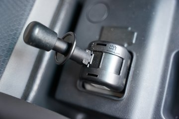 �й������ɶ����ó� V2-X 3L���� 170���� 4X2 ��ʿ��10�� 3.8���Ű���ж��ͼƬ