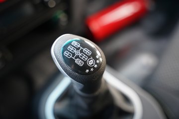 �й������ɶ����ó� V2-X 3L���� 170���� 4X2 ��ʿ��10�� 3.8���Ű���ж��ͼƬ