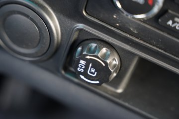 �й������ɶ����ó� V2-X 3L���� 170���� 4X2 ��ʿ��10�� 3.8���Ű���ж��ͼƬ