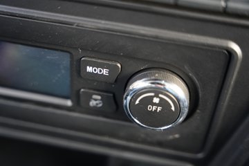 �й������ɶ����ó� V2-X 3L���� 170���� 4X2 ��ʿ��10�� 3.8���Ű���ж��ͼƬ