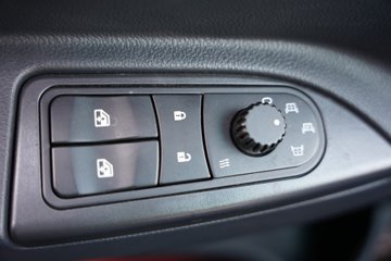 �й������ɶ����ó� V2-X 3L���� 170���� 4X2 ��ʿ��10�� 3.8���Ű���ж��ͼƬ