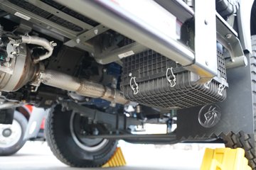 �й������ɶ����ó� V2-X 3L���� 170���� 4X2 ��ʿ��10�� 3.8���Ű���ж��ͼƬ