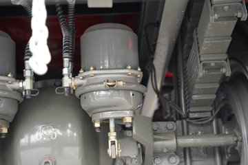 �й������ɶ����ó� V2-X 3L���� 170���� 4X2 ��ʿ��10�� 3.8���Ű���ж��ͼƬ