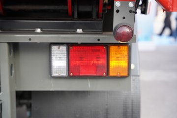 �й������ɶ����ó� V2-X 3L���� 170���� 4X2 ��ʿ��10�� 3.8���Ű���ж��ͼƬ