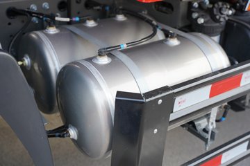 �й������ɶ����ó� V2-X 3L���� 170���� 4X2 ��ʿ��10�� 3.8���Ű���ж��ͼƬ