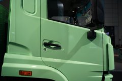 中国重汽成都商用车 V5-X 6X4 纯电动牵引车 宁德时代400kWh