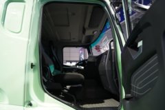 中国重汽成都商用车 V5-X 6X4 纯电动牵引车 宁德时代400kWh