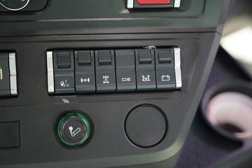 �й������ɶ����ó� V5-X 6X4 ���綯ǣ���� ����ʱ��400kWhͼƬ