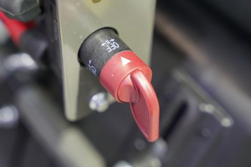 �й������ɶ����ó� V3-X 4X2 ���Ŵ��綯��ʽ�Ῠ 140kWhͼƬ